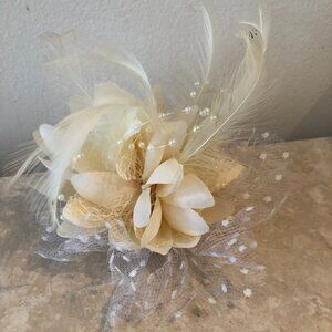 NWOT - Cream Feather & Flower Tulle Fascinator Pin & Clip for Hair or as Brooch